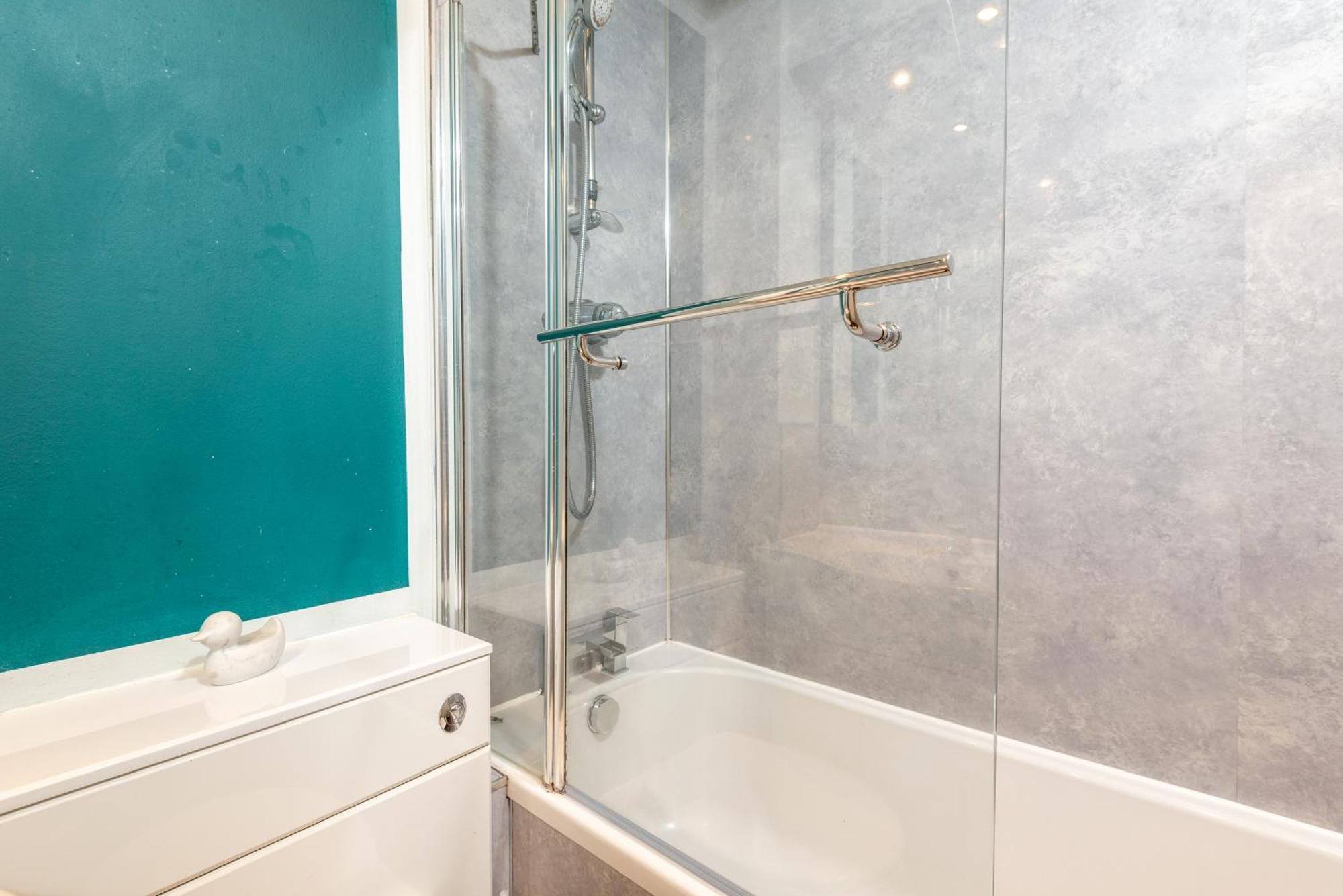 2bed-ground Floor-free Parking *